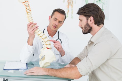 Picture of a no fault chiropractor near me explaining a car accident injury to the spine