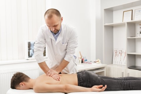 Accident Doctors of chiropractic treating a slipped disc after a car accident.