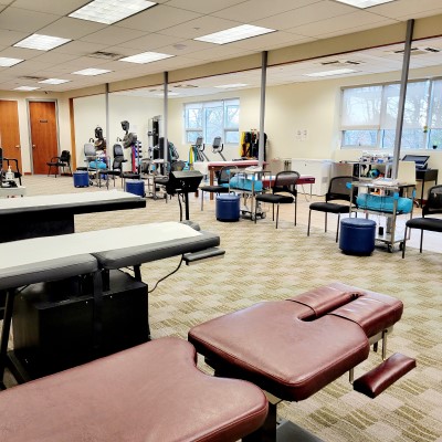 Picture of Islandia, NY Chiropractor beds for car accident injury treatment and workers comp care.