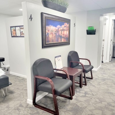 Picture of Commack, NY Chiropractor waiting area chairs