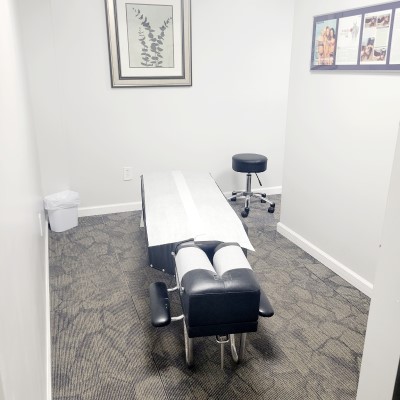 Picture of Commack, NY Chiropractor treatment table car accident injury treatment and workers comp