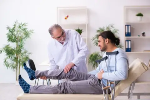 Car Accident Doctors Near Me – Suffolk Physical Therapy & Chiropractic Doctor providing treatment for car accident injuries at Suffolk Physical Therapy & Chiropractic in Suffolk County, NY