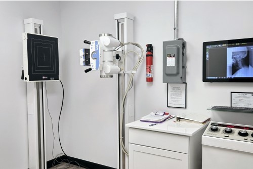 Digital X-ray Equipment in Suffolk County – X Ray Near Me Modern digital X-ray machine and imaging system in a Suffolk County clinic – ideal for patients searching for an X-ray near me.