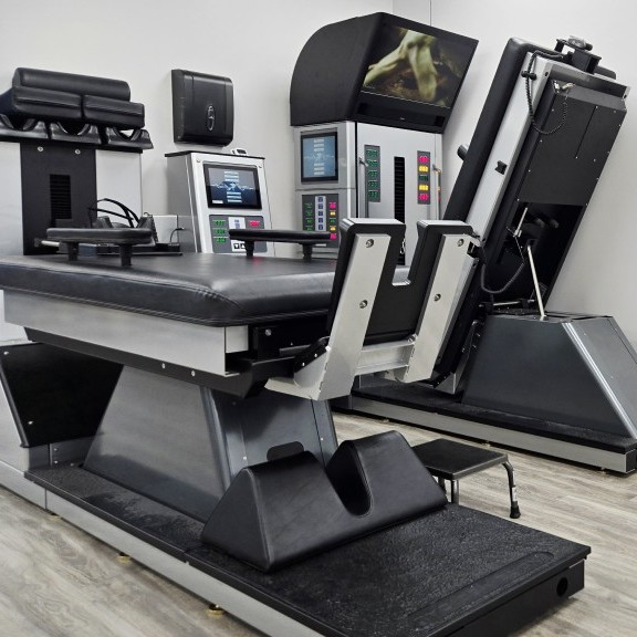Suffolk Physical Therapy & Chiropractic DRX9000 spinal decompression therapy for herniated disc and personal injury treatment in Port Jefferson Station NY